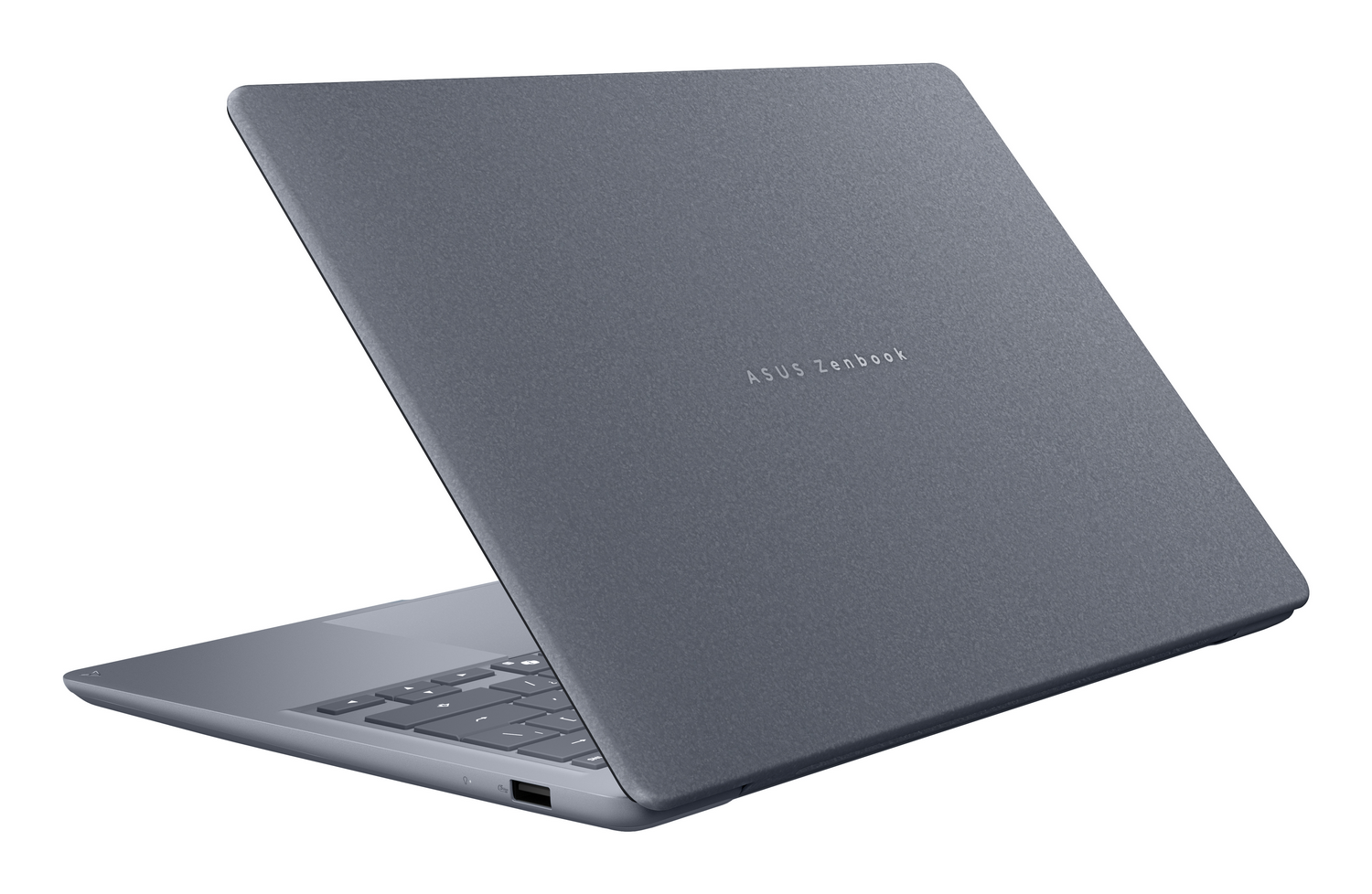 Un ordenador portátil Asus Zenbook gris se muestra medio abierto sobre un fondo blanco.