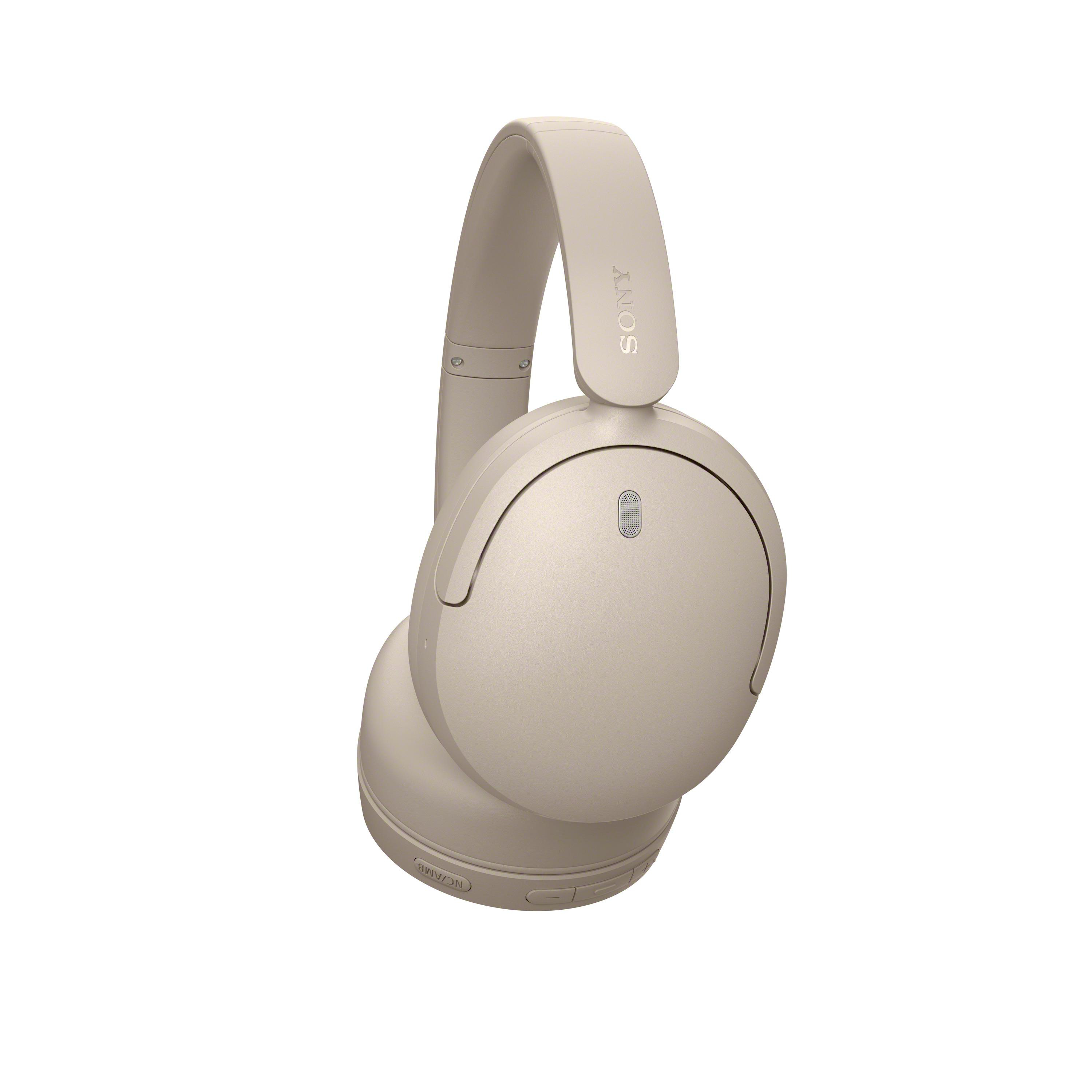 Beige kabellose Sony-Over-Ear-Kopfhörer auf weißem Hintergrund.