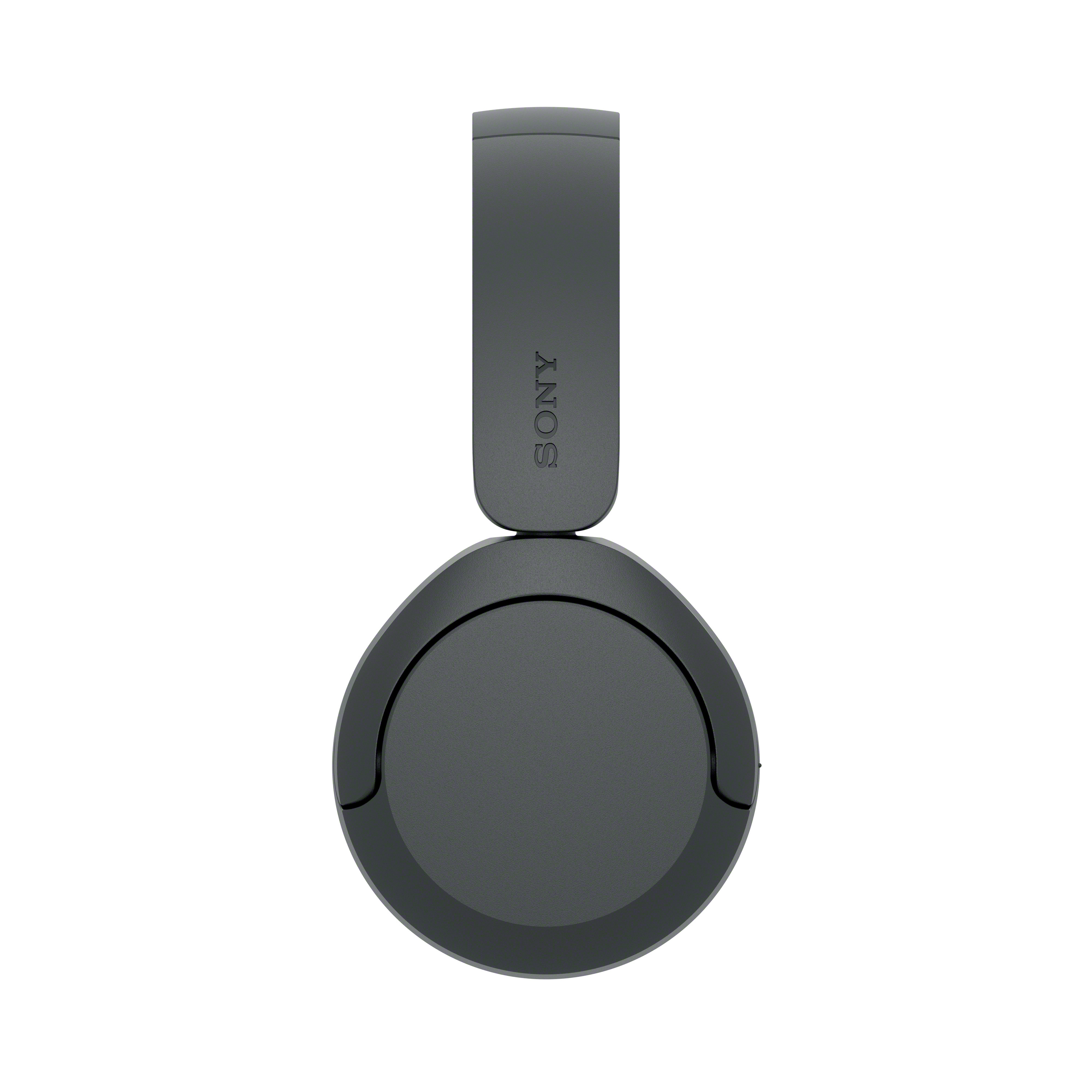 Graue Sony Over-Ear-Kopfhörer mit flachem Kopfbügel und rundem Ohrpolster vor weißem Hintergrund.