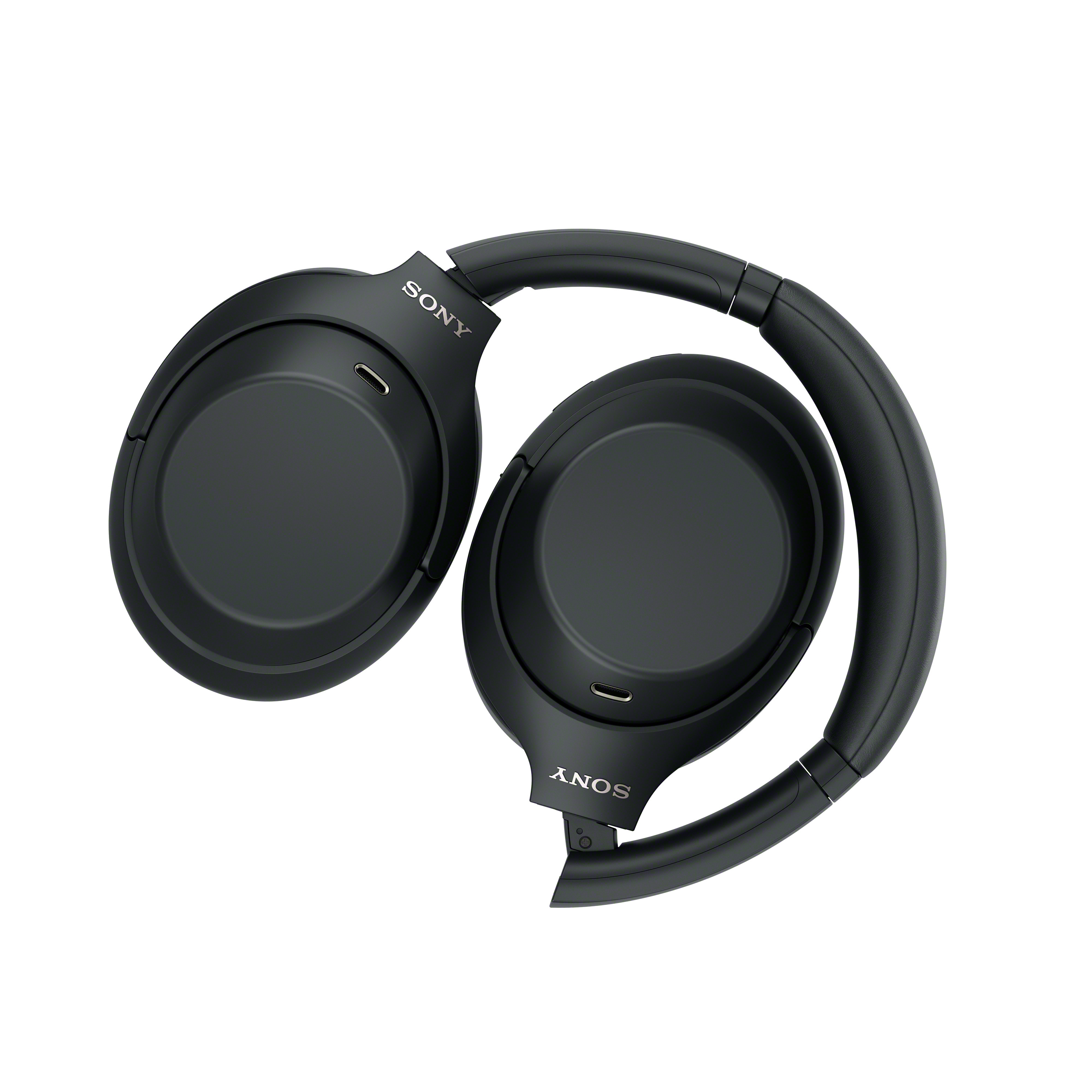 Schwarze Sony Over-Ear-Kopfhörer, gefaltet und auf weißem Hintergrund dargestellt.