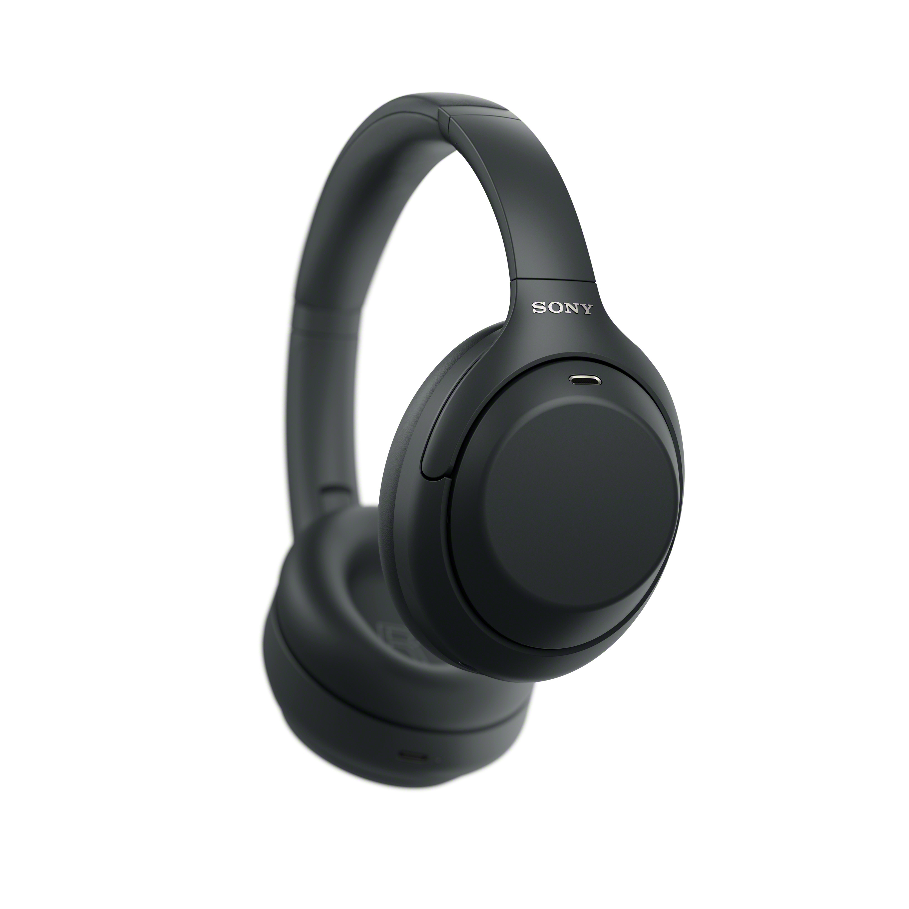 Schwarze Sony Over-Ear-Kopfhörer auf weißem Hintergrund.