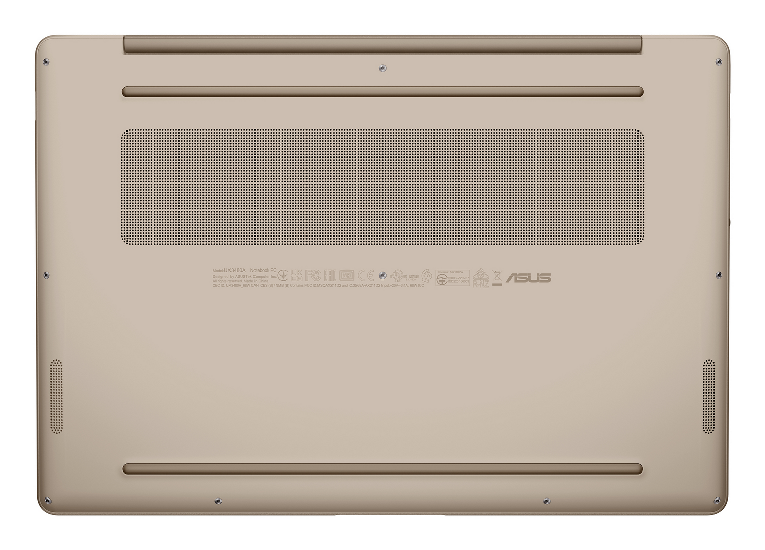 La cubierta inferior de un portátil Asus dorado con rejilla de ventilación, patas de goma y etiquetas normativas.