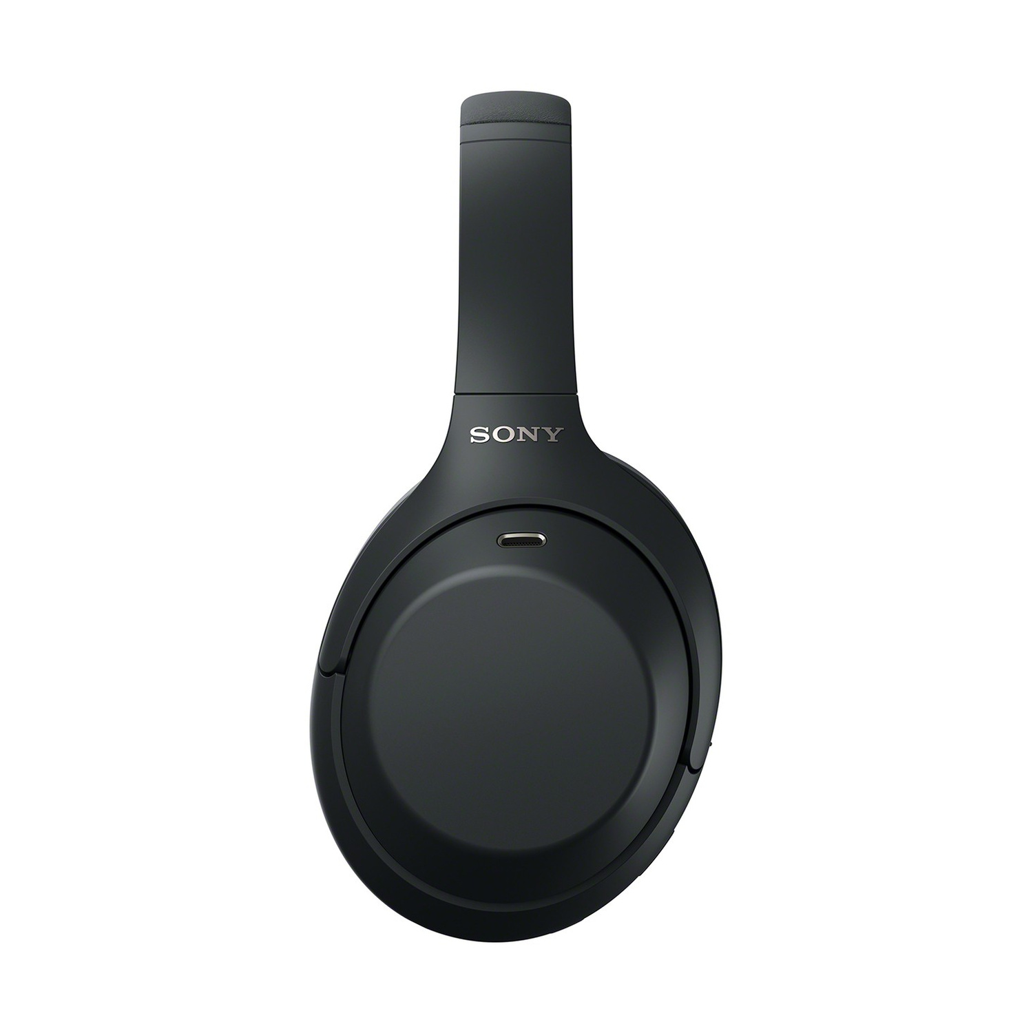Cuffie over-ear Sony nere con porta USB-C su sfondo bianco.