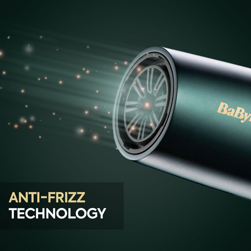Dunkelgrüner Haartrockner mit goldenen Funken, die vorne herausströmen, und Text anti-frizz technology.