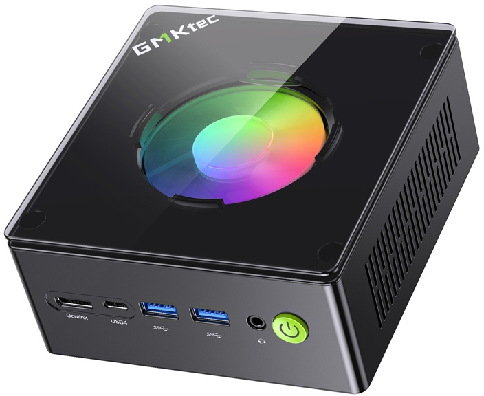 Fekete GMKtec mini PC RGB ventilátorral, Oculinkkel, USB4-gyel, kék USB portokkal és zöld bekapcsológombbal.