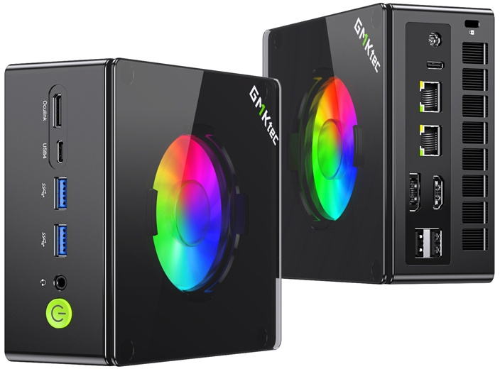 Két fekete GMKtec mini PC világító RGB ventilátorokkal és különböző portokkal.