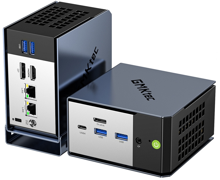 Két kompakt sötétszürke és ezüst GMKtec mini PC több porttal és szellőzőnyílással.