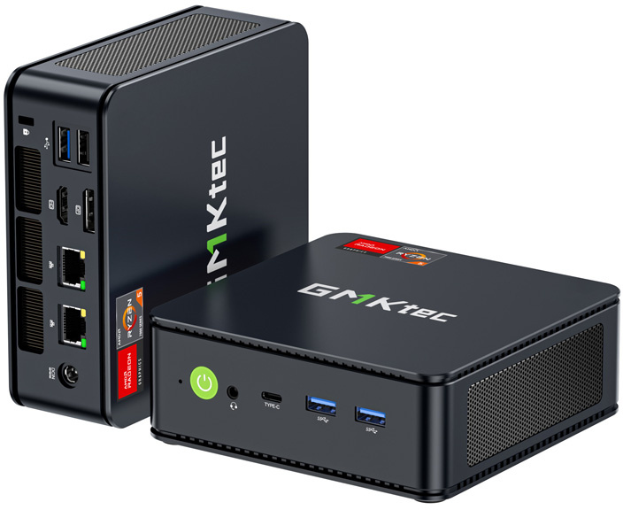 Két fekete GMKtec mini PC portokkal és márkajelzéssel fehér háttér előtt.