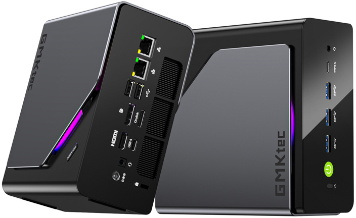 Két fekete GMKtec mini PC portokkal és LED világítással fekete háttér előtt.