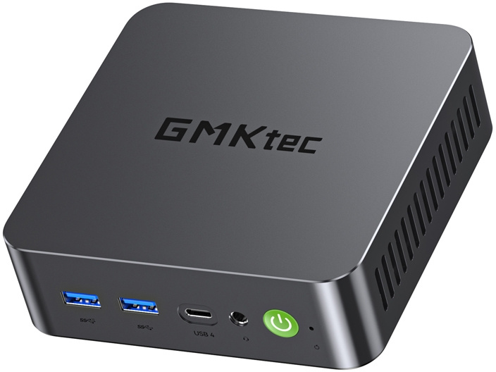 Szürke GMKtec mini PC két kék USB porttal, USB-C-vel és zöld bekapcsológombbal az előlapon.