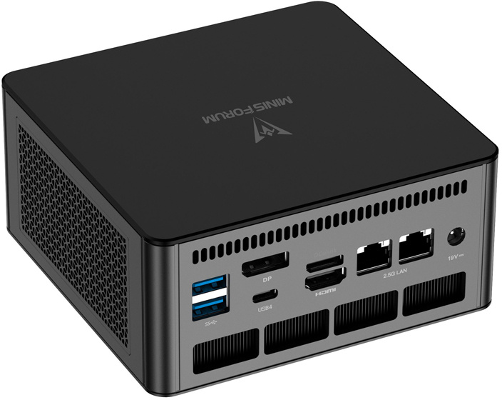 Fekete Minisforum mini PC a hátlapi csatlakozókkal.
