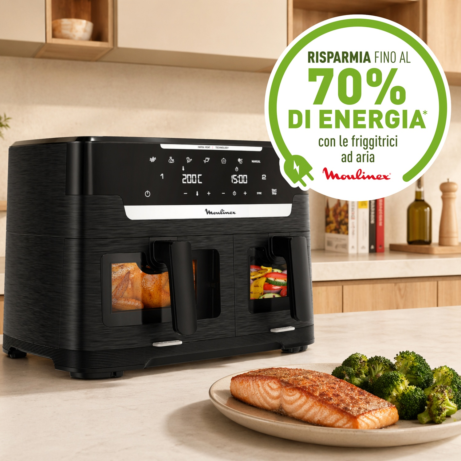 Friggitrice ad aria nera Moulinex sul piano cucina con salmone e broccoli in primo piano.