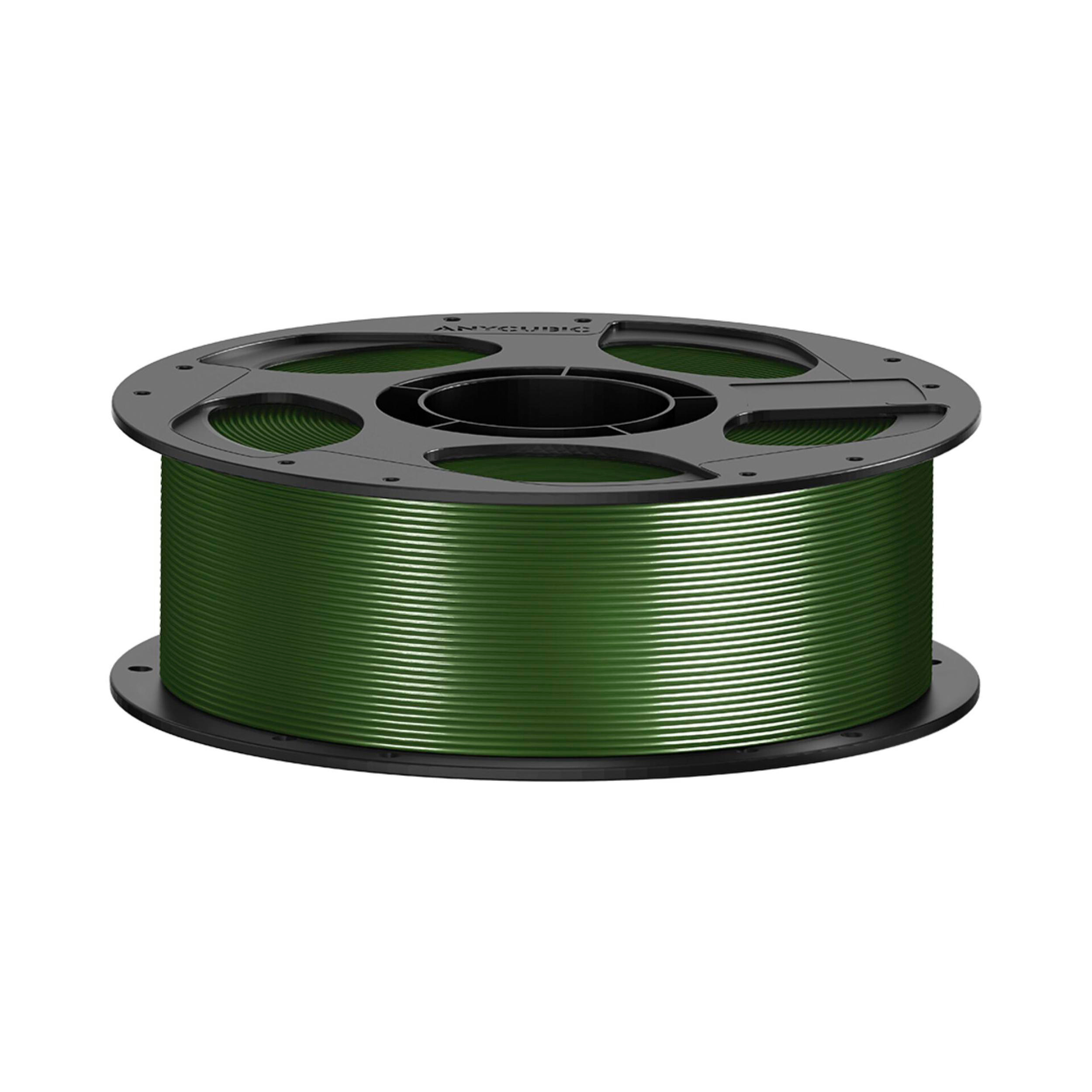 Eine schwarze Spule mit glänzenden grünen 3D-Druckerfilamenten auf weißem Hintergrund.