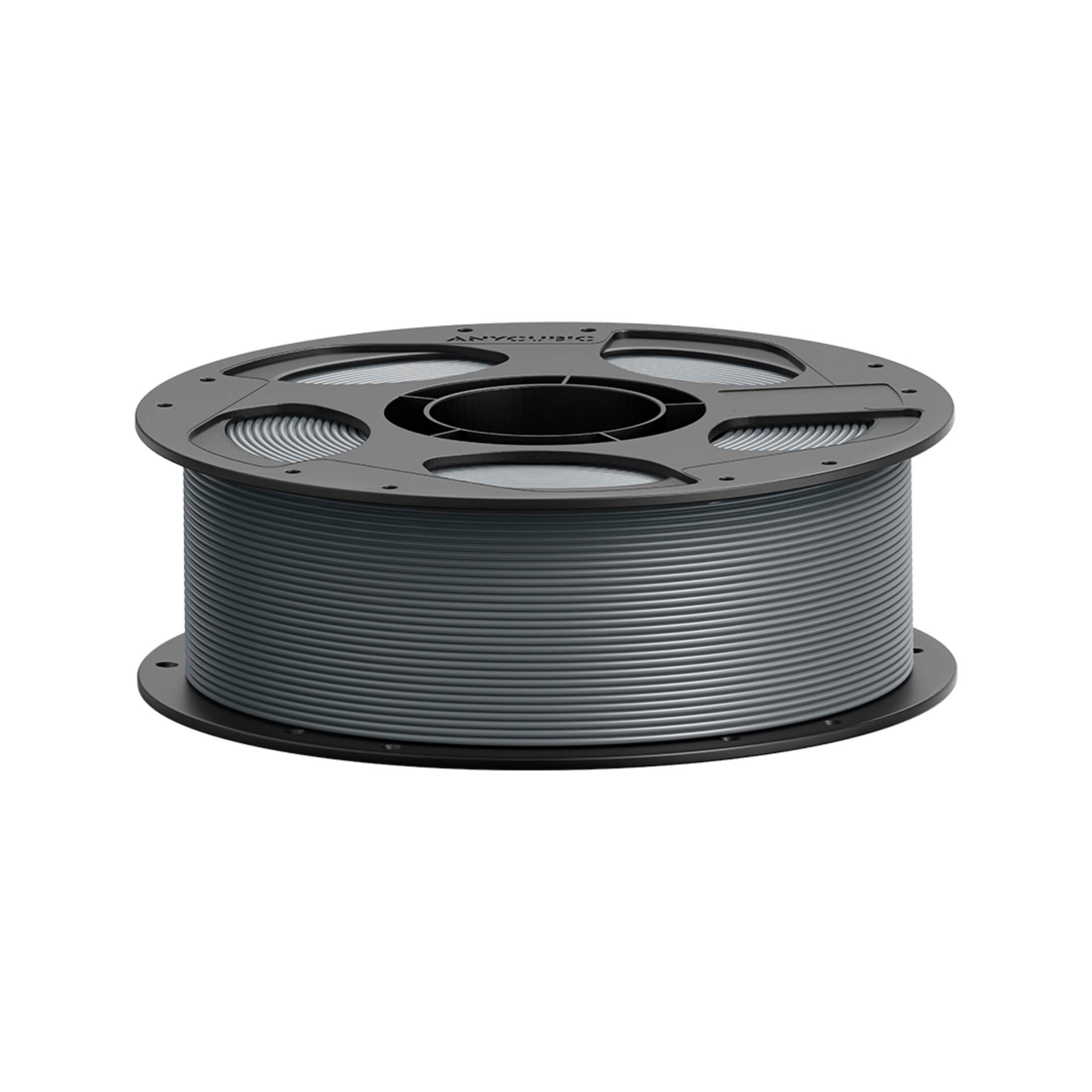 Eine schwarze Spule gefüllt mit grauem 3D-Drucker-Filament auf weißem Hintergrund.