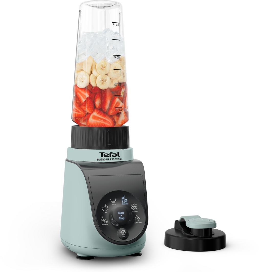 Egy mentazöld Tefal turmixgép eperrel, banánnal és jégkockákkal a pohárban fekete háttér előtt.