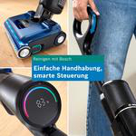 Ein Bosch-Staubsauger zeigt verschiedene Teile wie Bürste, Display mit Akkustand und ergonomischen Griff.