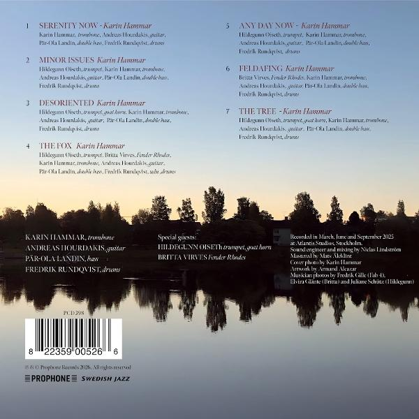 Rückseite einer Jazz-CD mit Trackliste über silhouettierten Bäumen und Wasser bei Sonnenuntergang.