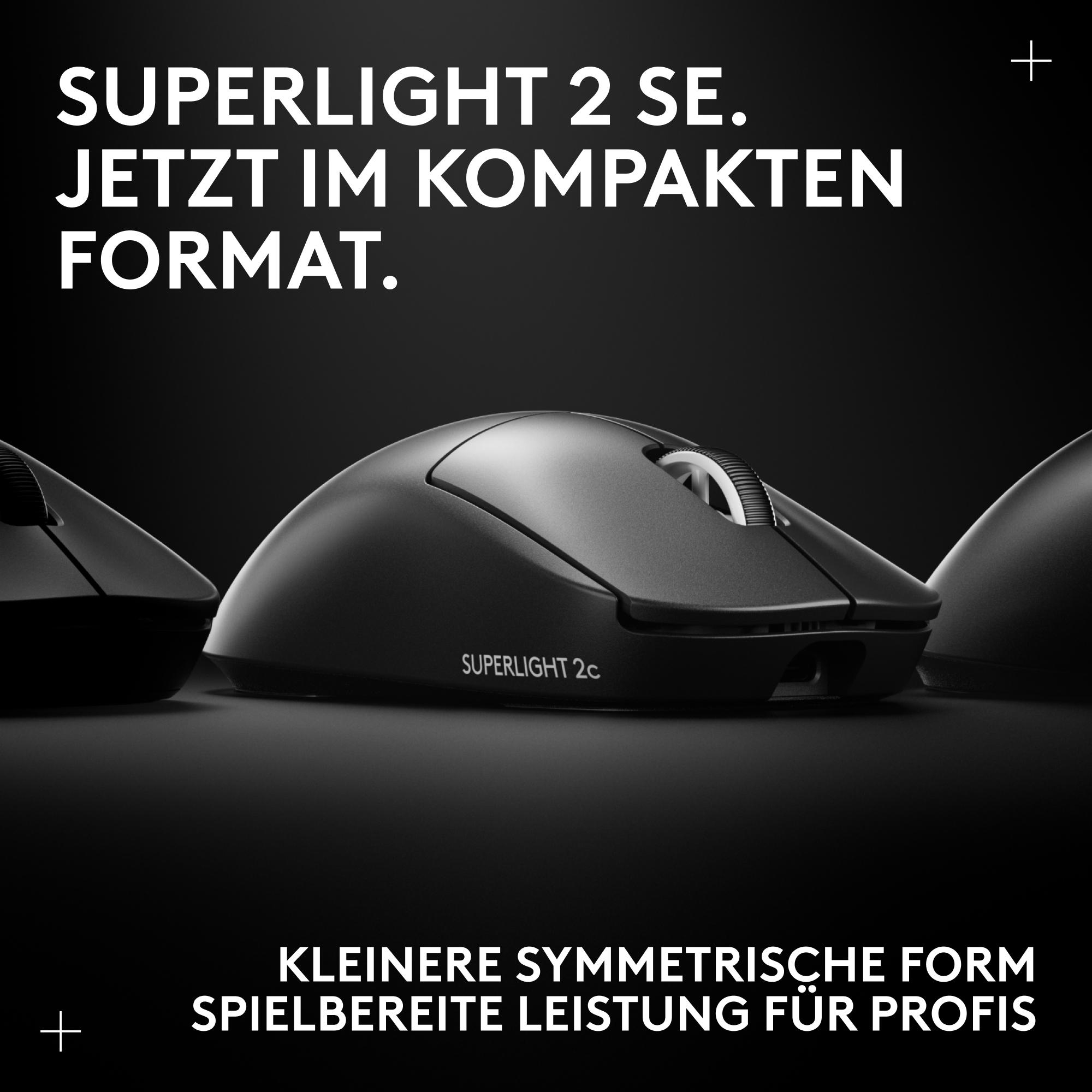 Schwarze Superlight 2c Gaming-Maus in Kompaktformat vor schwarzem Hintergrund mit weißem Text.