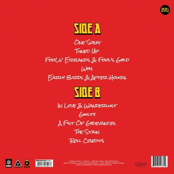 Rückseite eines roten Schallplattencovers mit Tracklist für Seite A und B, Barcode und Bandinformationen.