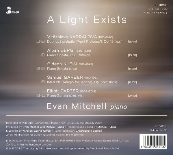Rückseite des CD-Covers von Evan Mitchell, 'A Light Exists', mit Tracklist und unscharfem Hintergrund.