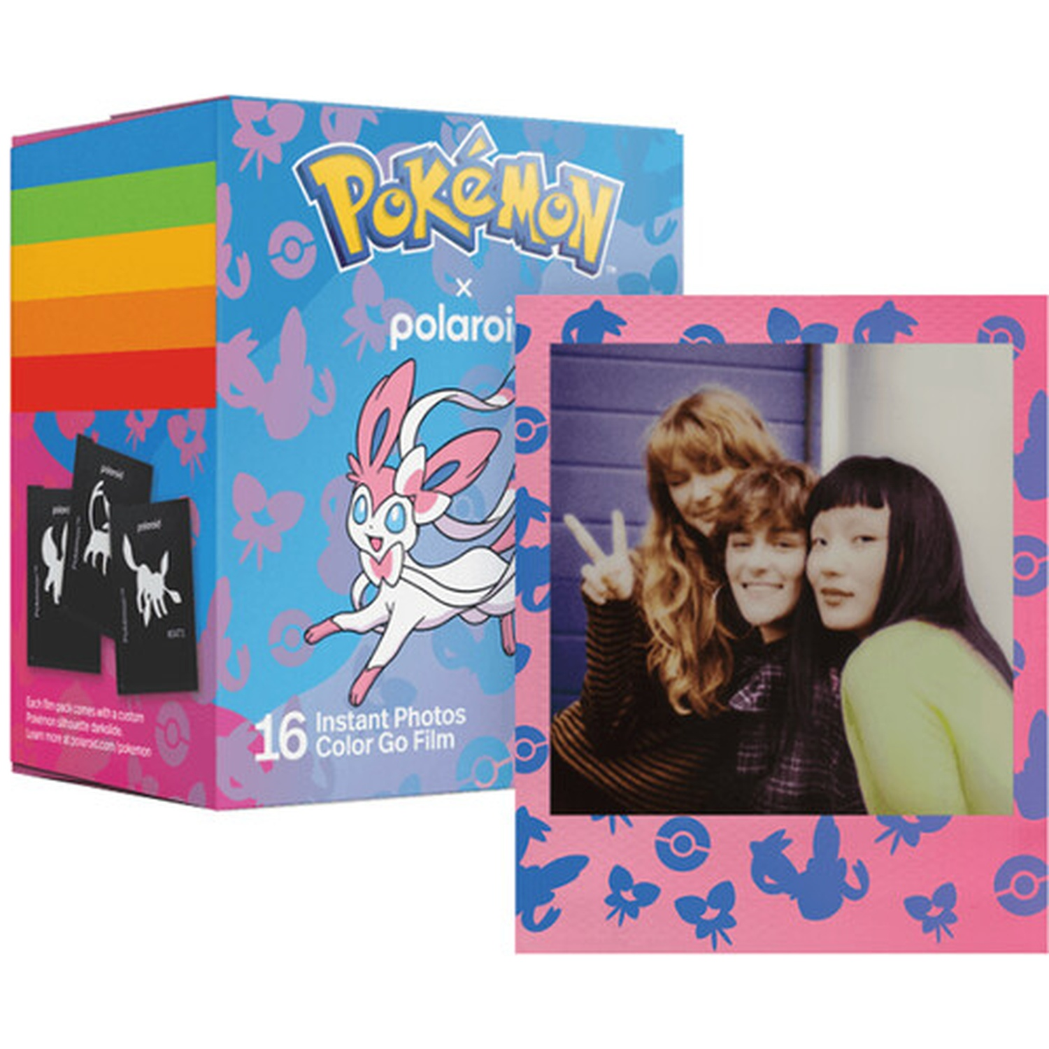 Boîte de film instantané Pokemon x Polaroid colorée avec une photo de trois femmes.