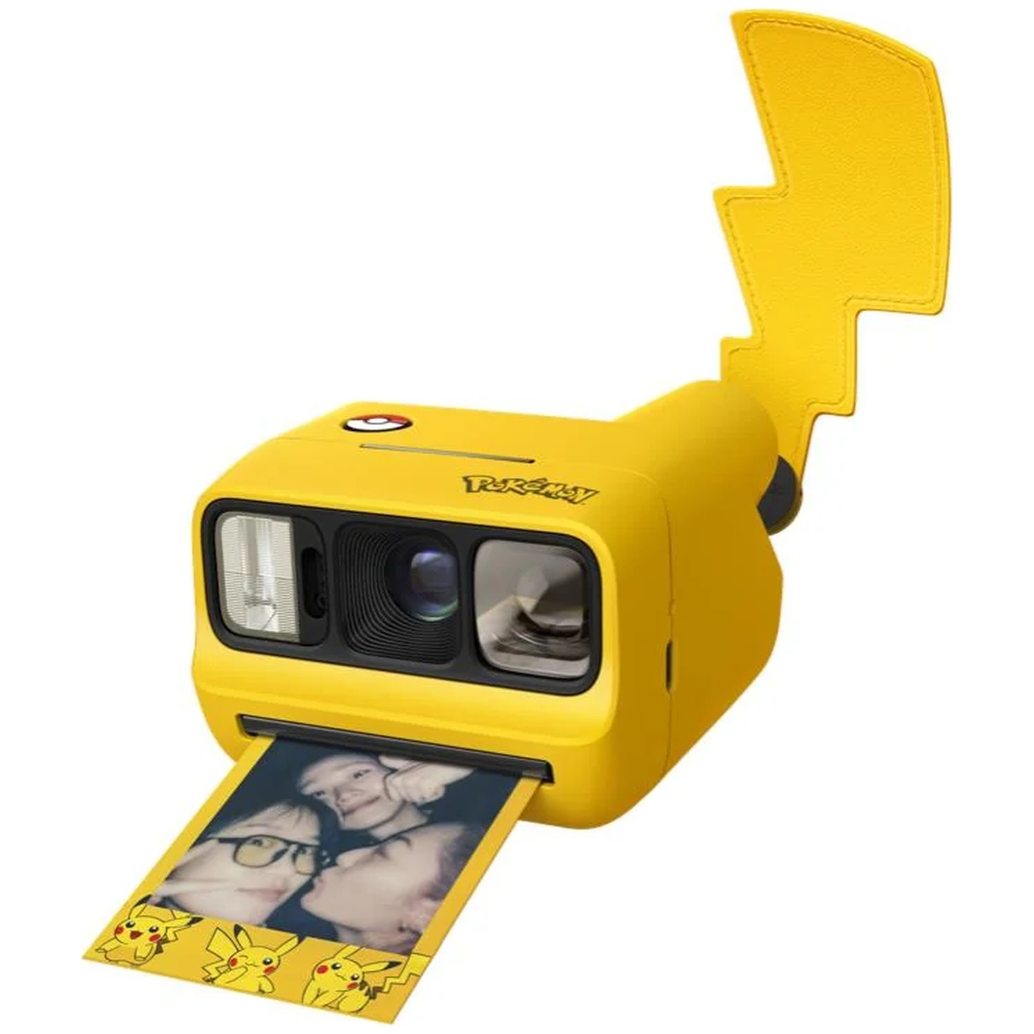 Appareil photo instantané jaune Pikachu avec flash, objectif et une photo imprimée montrant trois personnes.