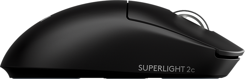 Fekete vezeték nélküli számítógépes egér oldalsó nézete Superlight 2c felirattal, fekete háttér előtt.