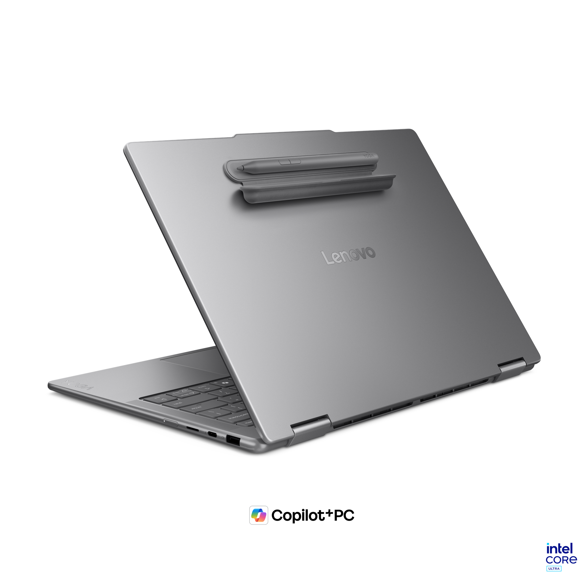 Siyah arka planda kapalı kapağında kalem olan gümüş renkli Lenovo dizüstü bilgisayar.
