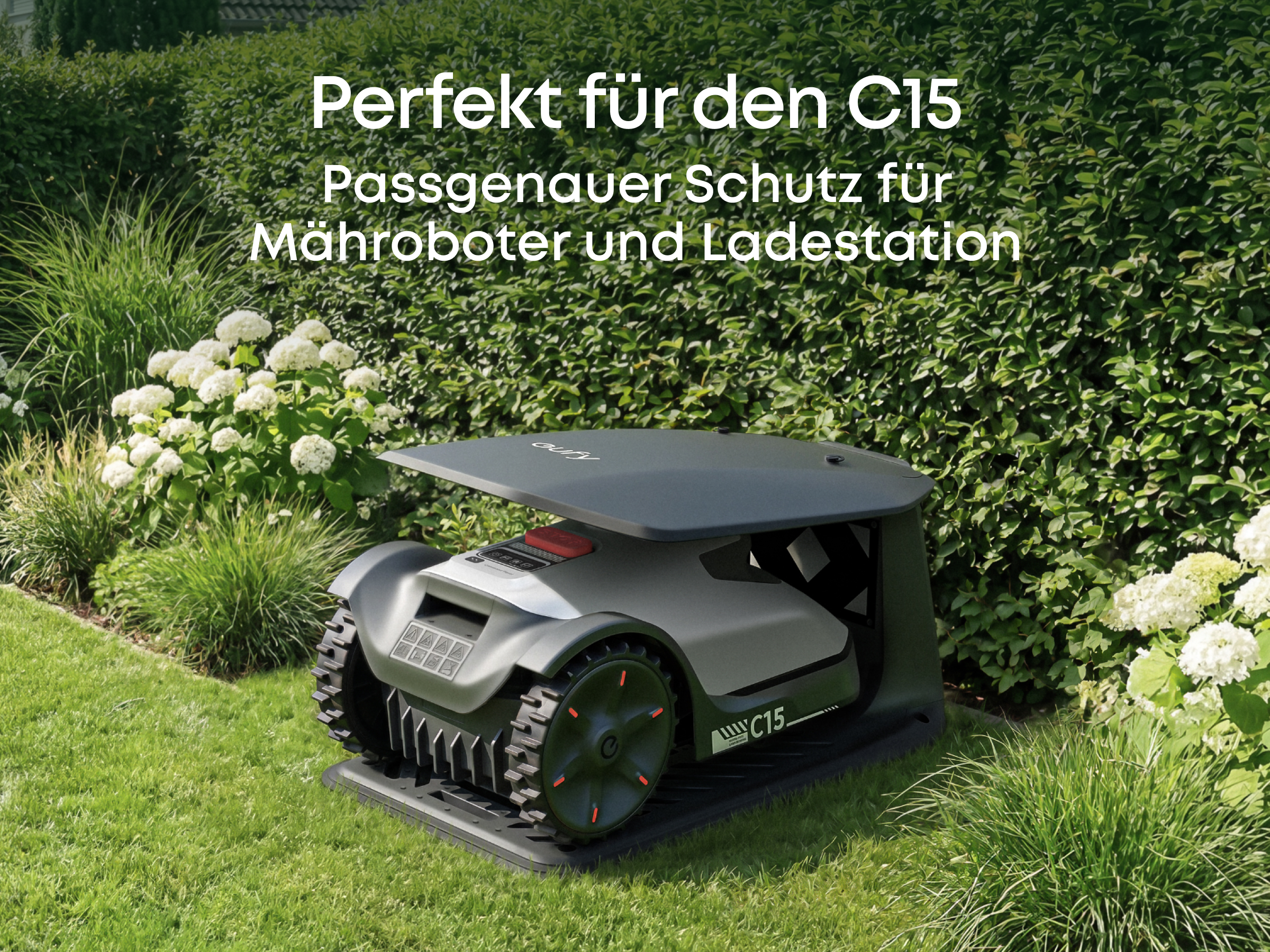 Ein Mähroboter in einer Ladestation, umgeben von grünem Rasen, Blumen und einer Hecke.