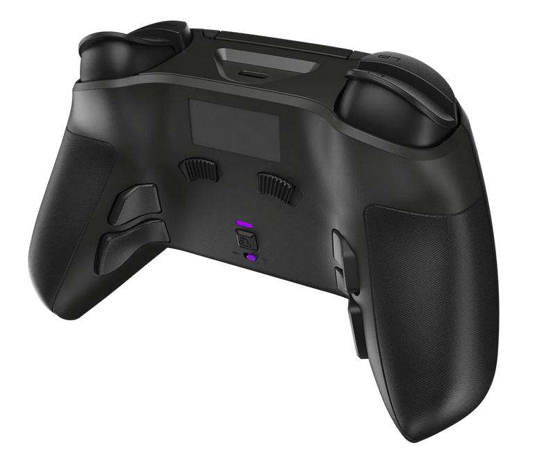 Vue arrière d'une manette de jeu noire avec des palettes supplémentaires et des poignées texturées.