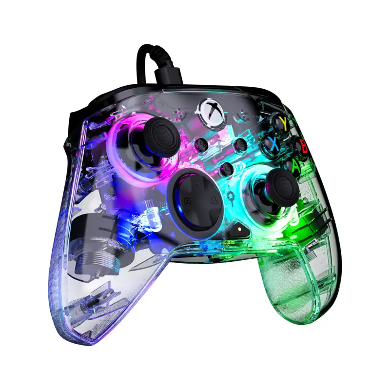 Manette Xbox transparente avec des LED RVB colorées et un câble noir.