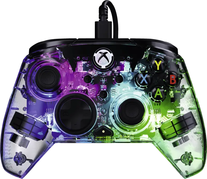Manette Xbox transparente avec des LED internes violettes et vertes lumineuses et une électronique visible.