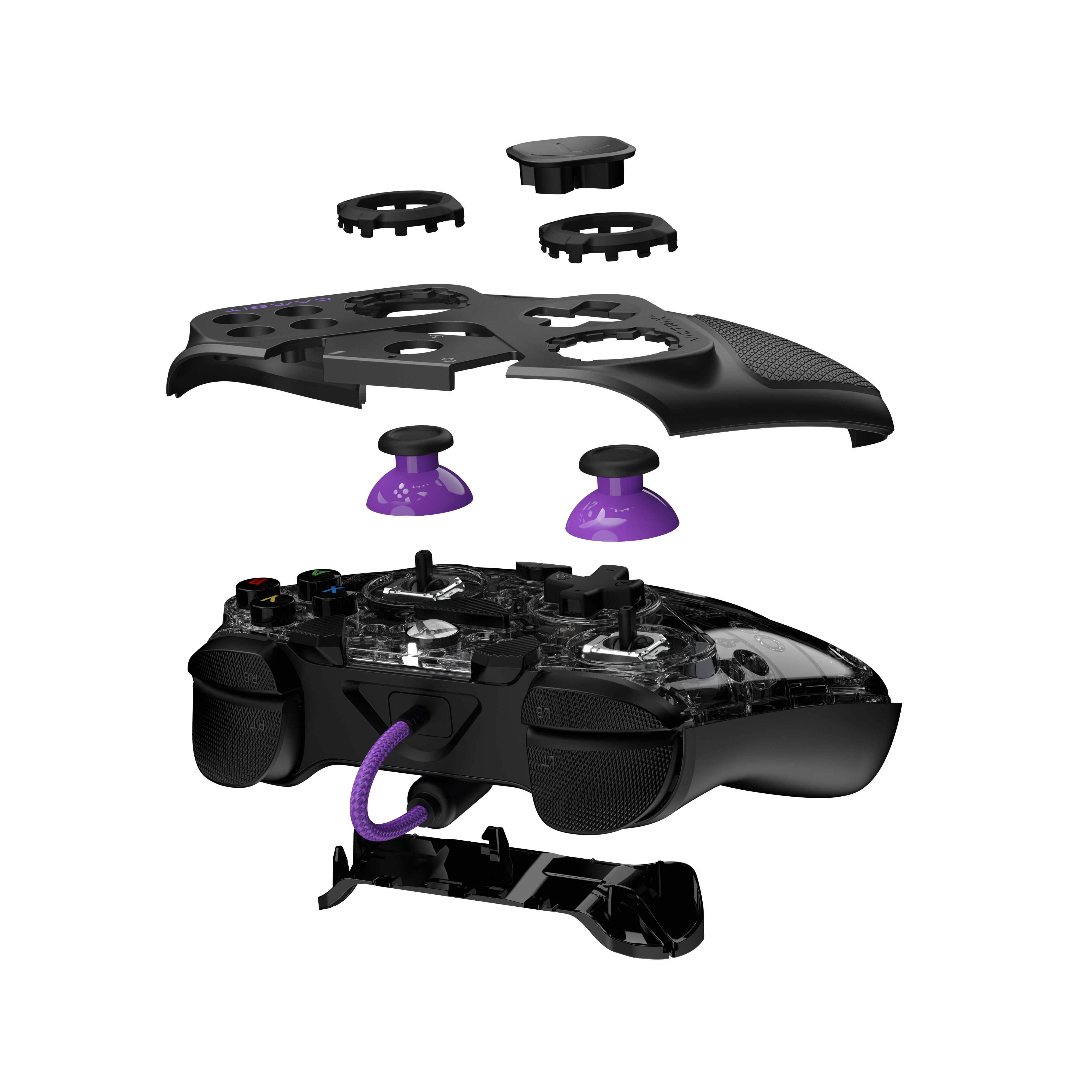 Vue éclatée d'une manette de jeu noire transparente avec des accents violets et des pièces amovibles sur fond noir.