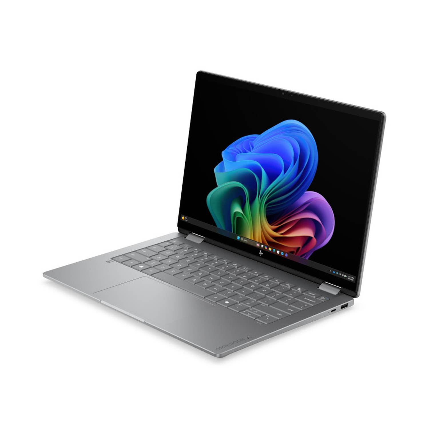 Un computer portatile argentato è aperto su uno sfondo bianco con uno sfondo colorato.