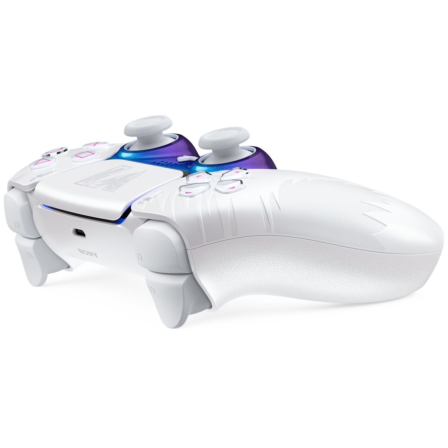 Une manette PlayStation blanche et bleue avec des accents roses sur fond noir.