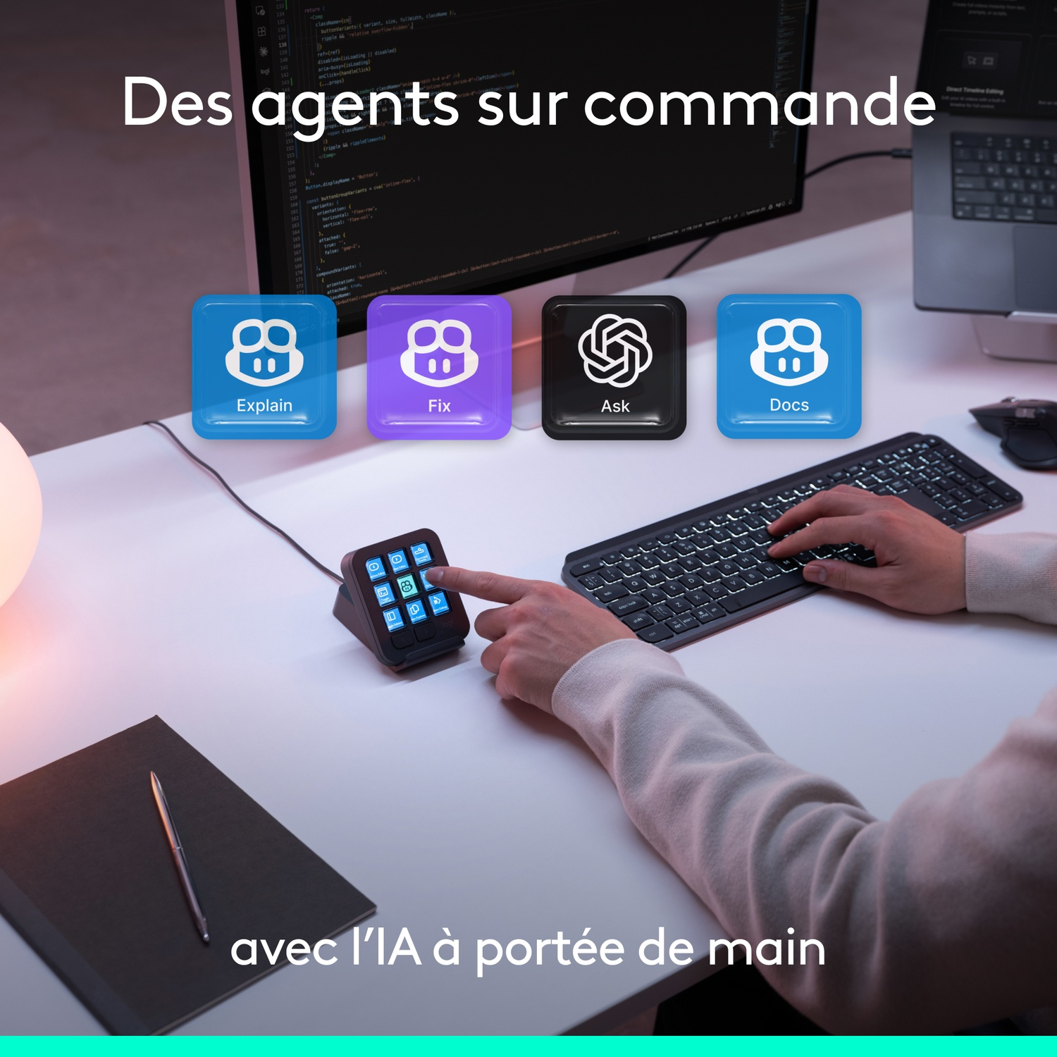 Une personne utilise un pavé macro avec des boutons IA à côté d'un écran.