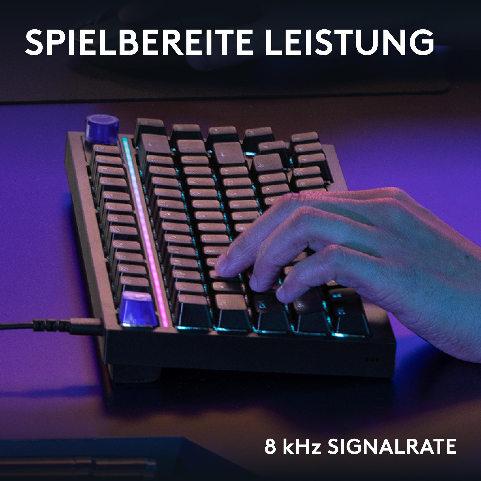 Eine Hand tippt auf einer schwarzen Gaming-Tastatur mit blauer Beleuchtung.