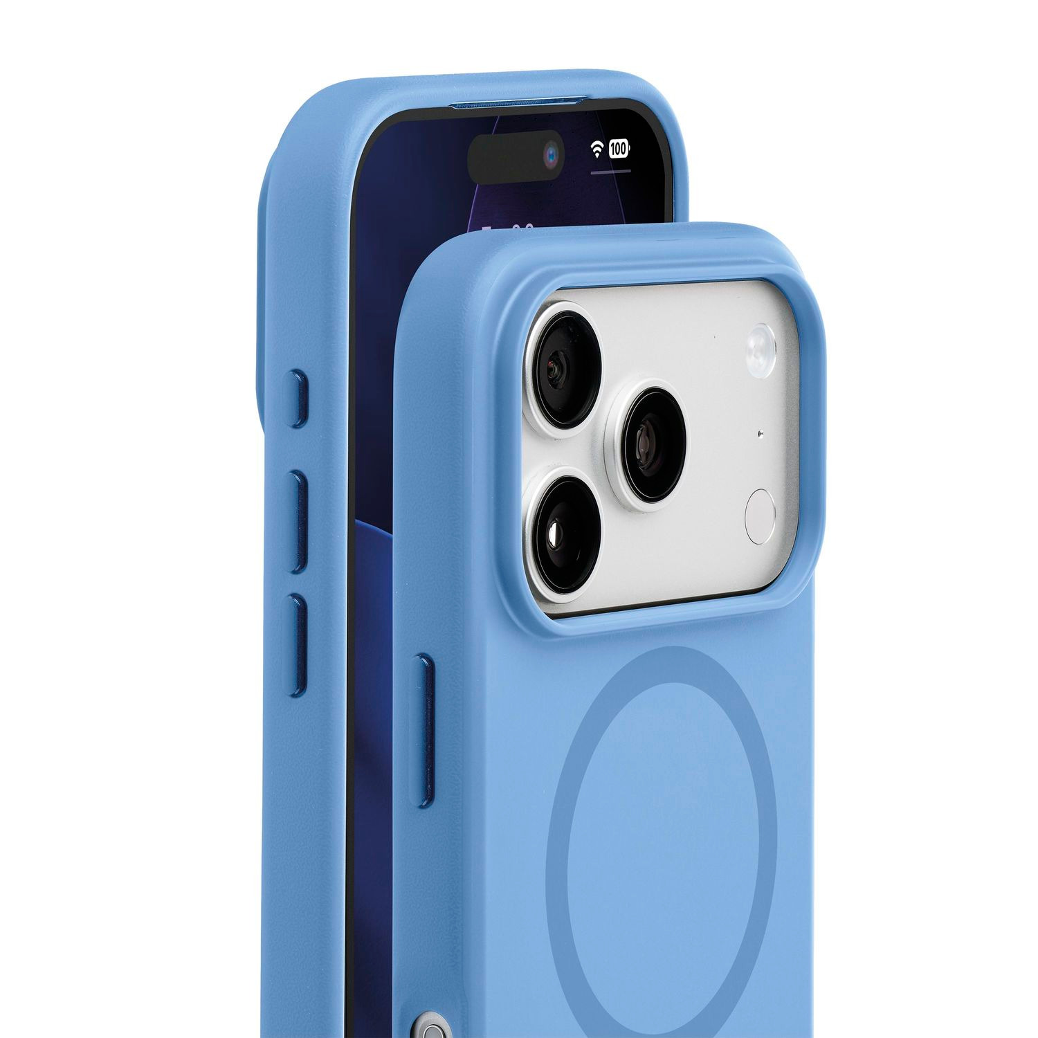 Un smartphone en funda protectora azul claro, mostrando su módulo de cámara y anillo MagSafe.