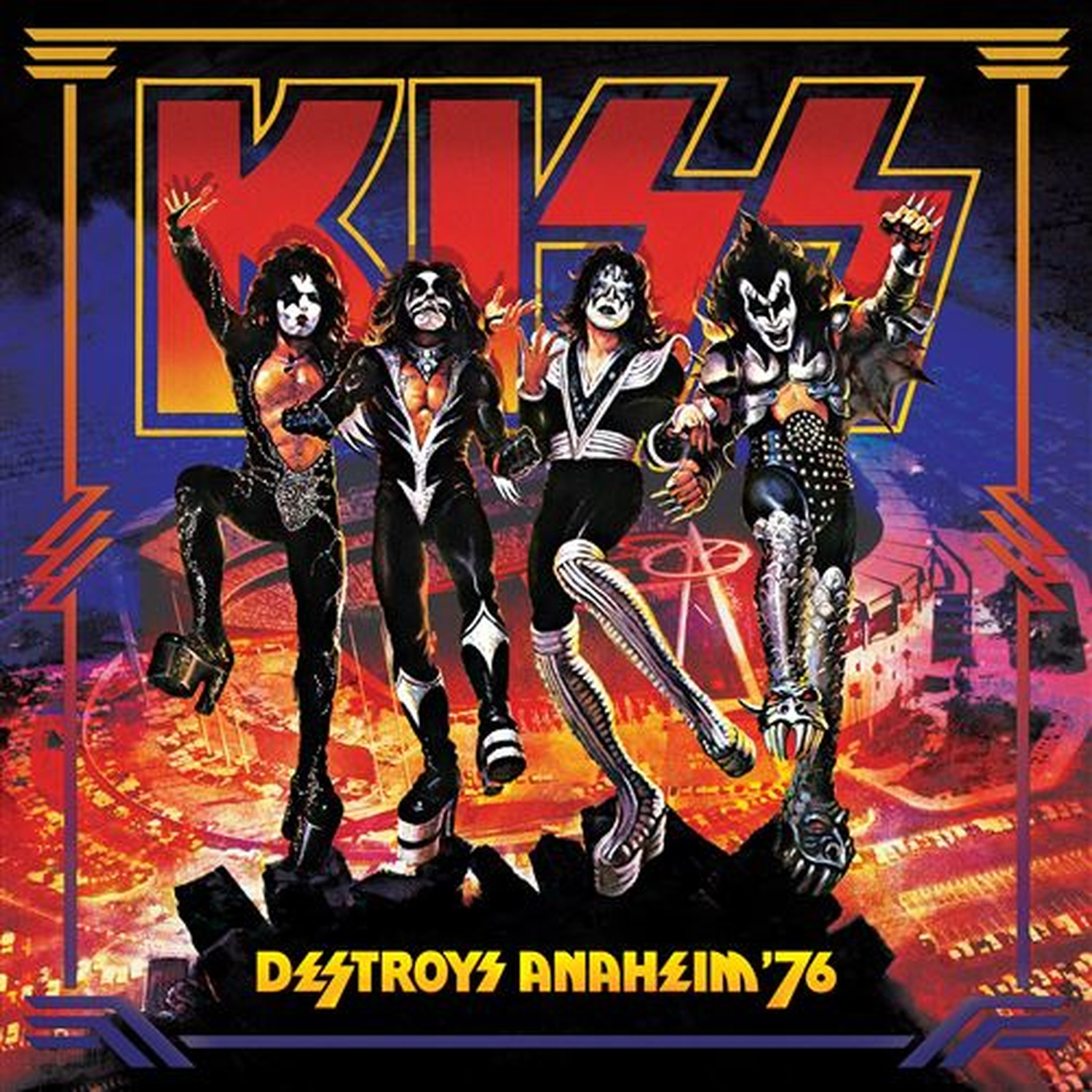 Le groupe de rock KISS maquillé et costumé posant devant un stade éclairé.
