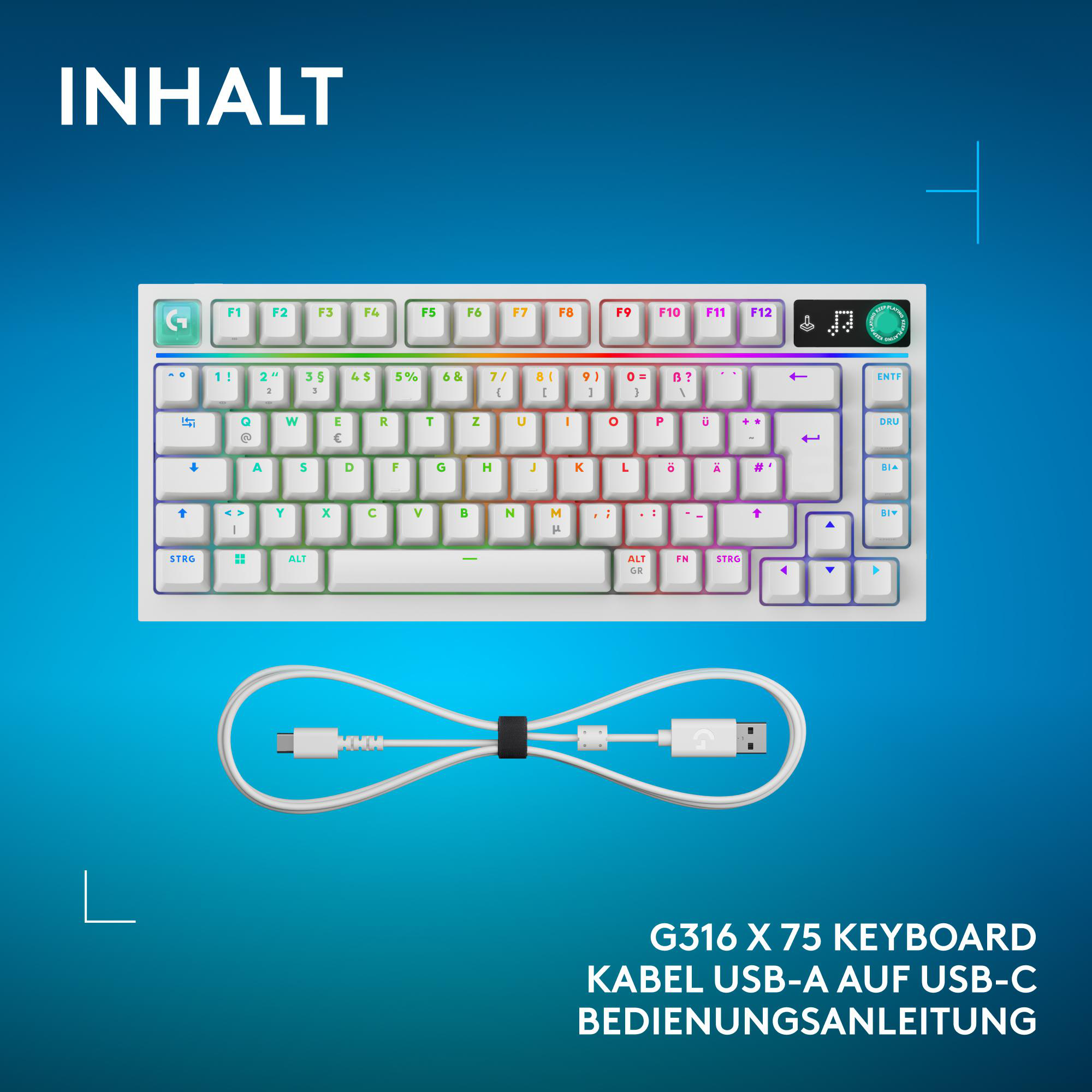 Eine weiße mechanische Tastatur mit RGB-Beleuchtung und ein weißes USB-Kabel vor blauem Hintergrund.