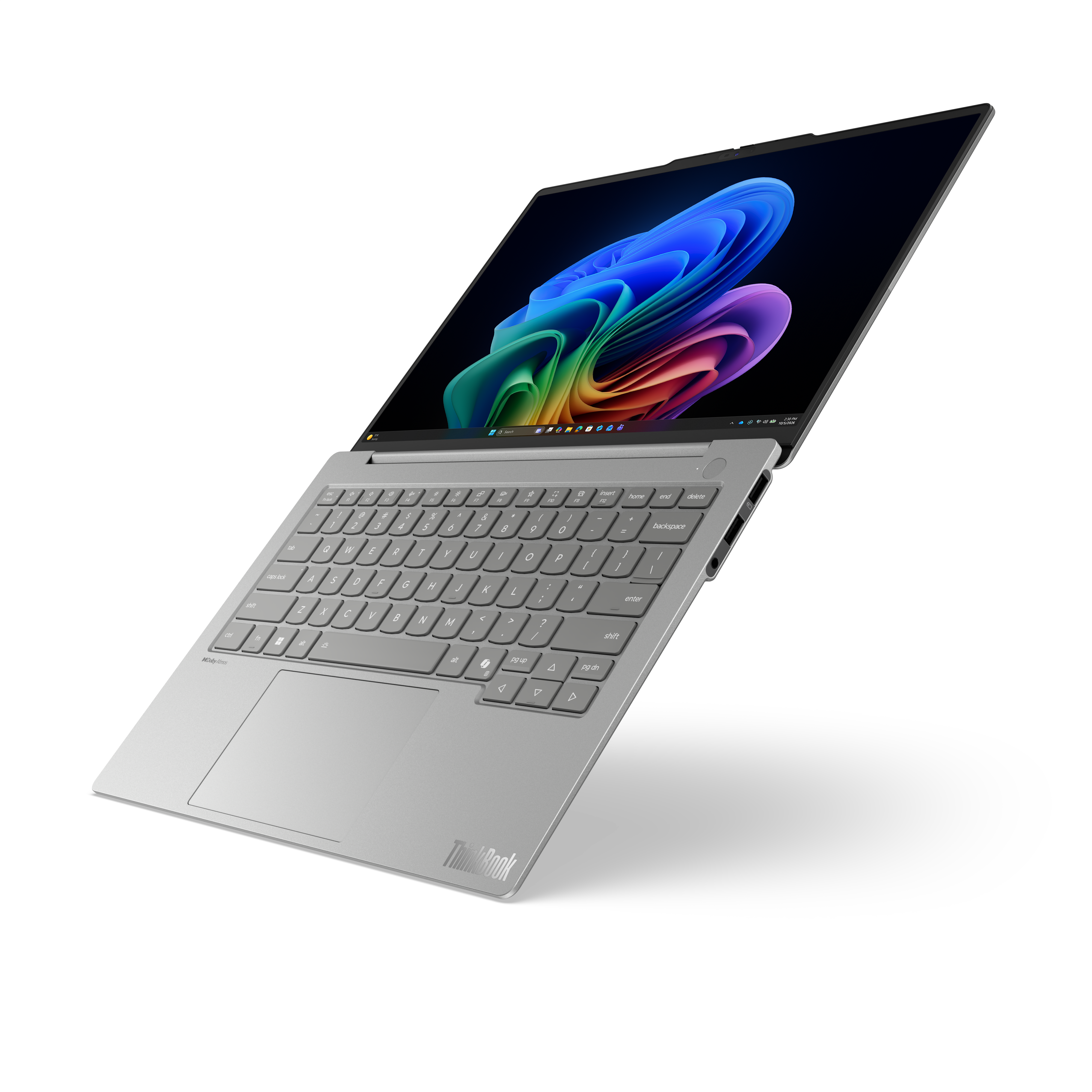 Ein silberner ThinkBook-Laptop schwebt im Winkel, zeigt die Tastatur und den Bildschirm mit einem bunten Windows-11-Hintergrund.