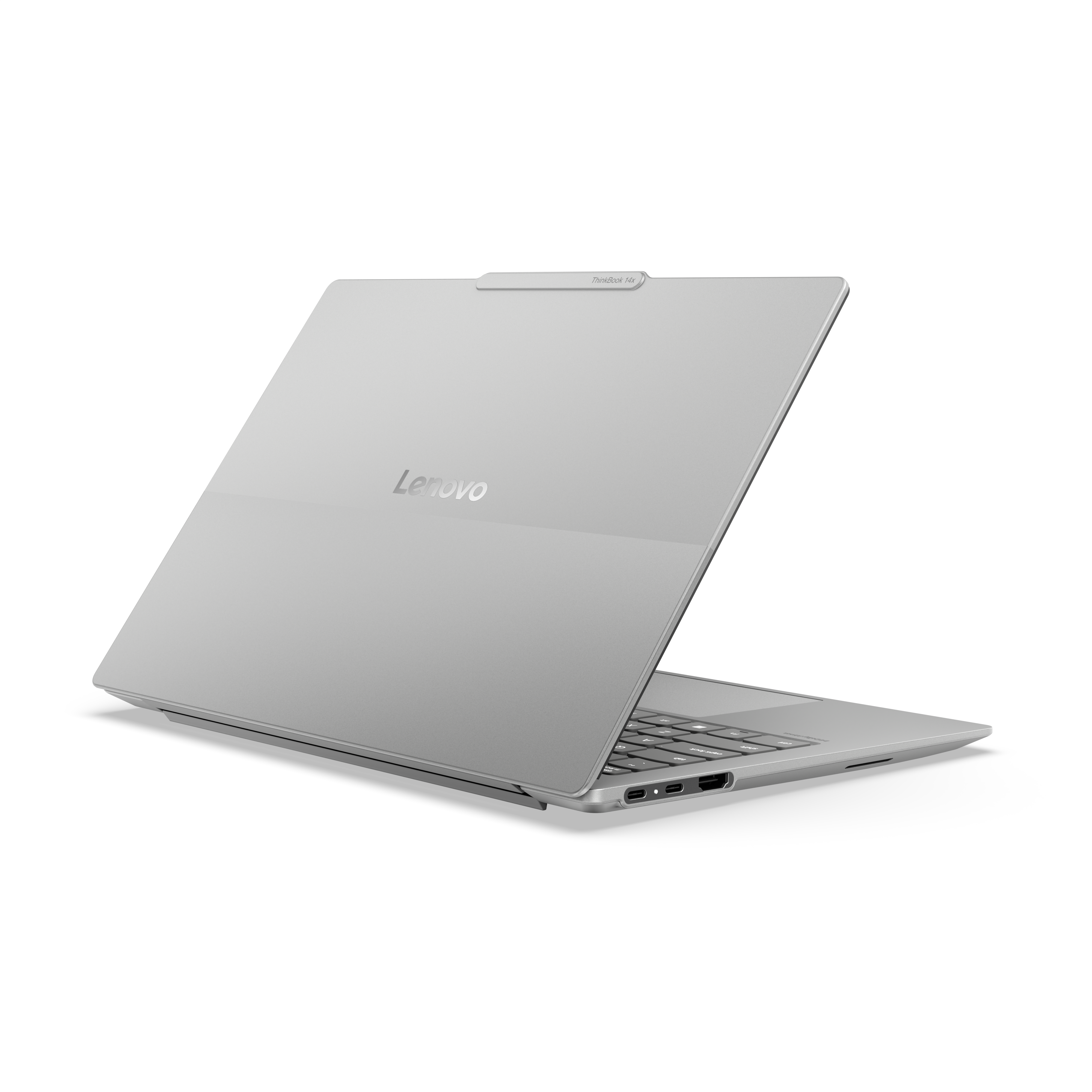 Ein silberner Lenovo Laptop ist aus der Rückansicht auf weißem Hintergrund dargestellt.