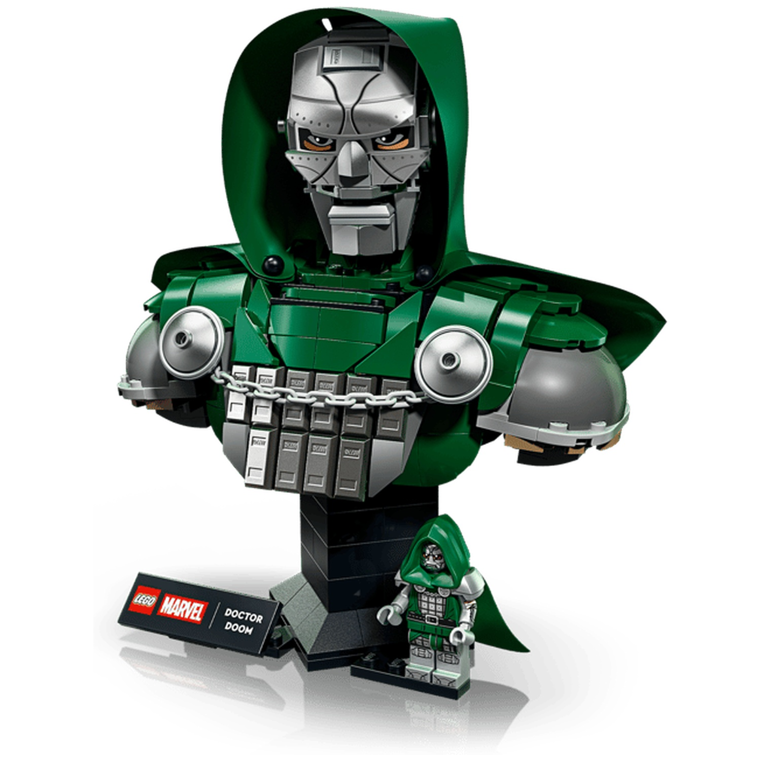 Un buste Lego détaillé de Doctor Doom en vert et argent, avec une figurine et une plaque Lego Marvel.