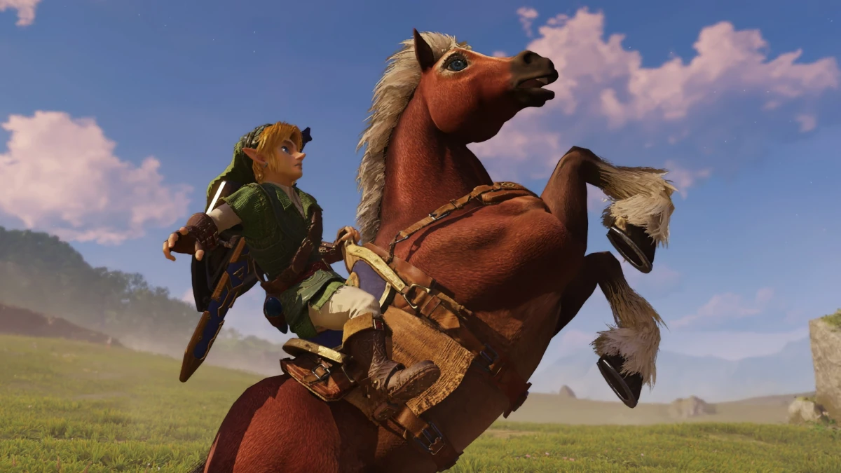 Link jedzie na wspiętym na tylne kognie brązowym koniu na zielonej łące pod błękitnym niebem.