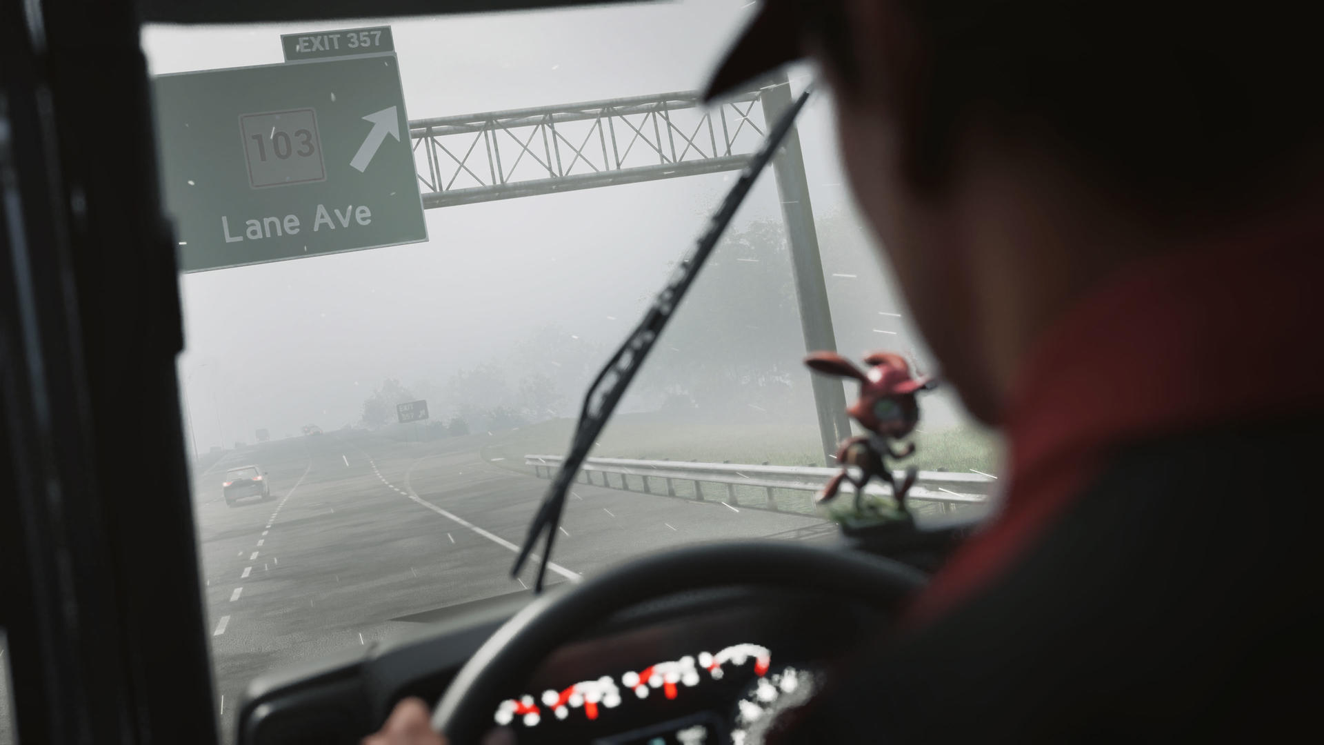 Ein Lkw-Fahrer blickt durch eine neblige Windschutzscheibe auf ein Autobahnschild zur Lane Ave.