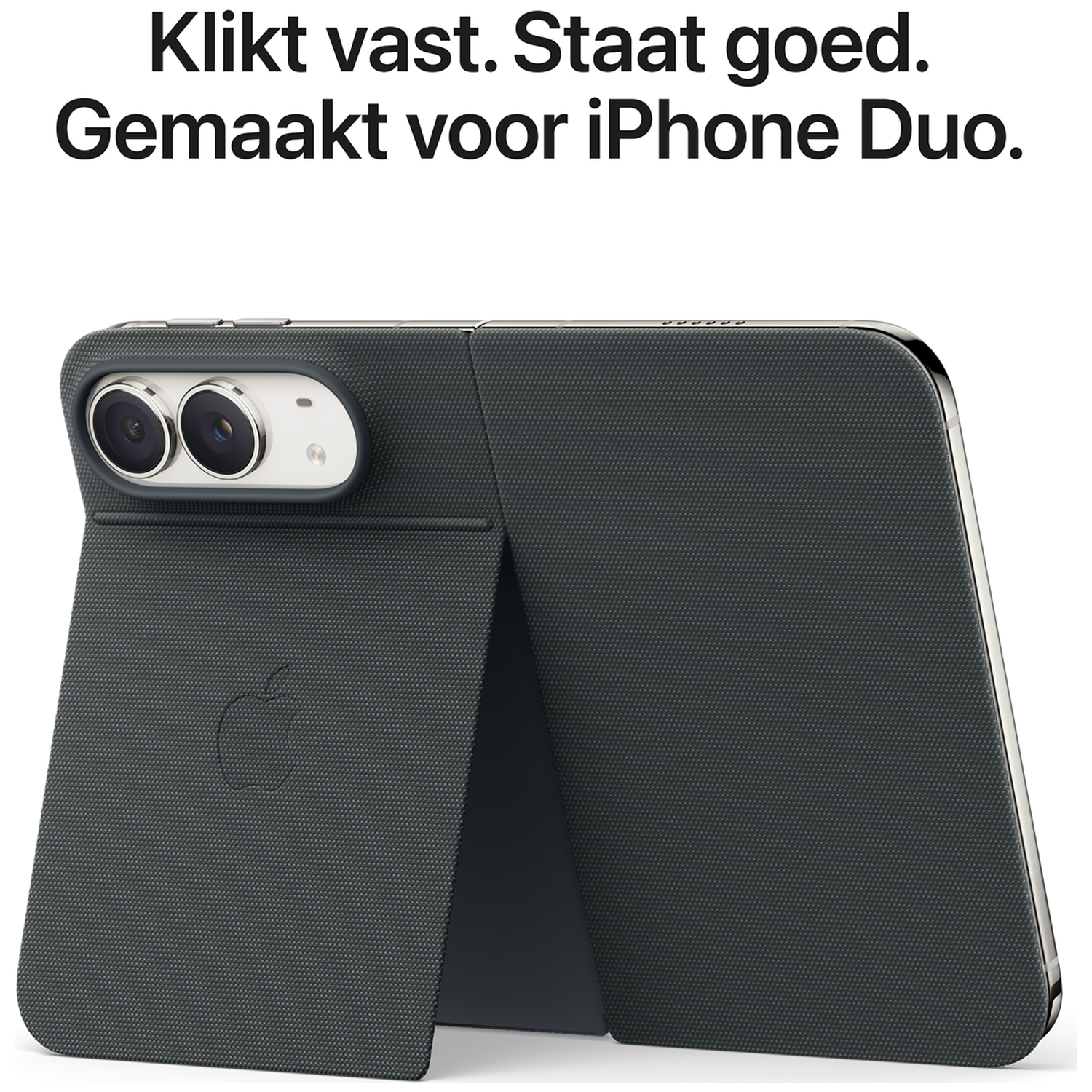 Een zwarte iPhone-hoes met geïntegreerde standaard toont het Apple-logo op de achterkant.