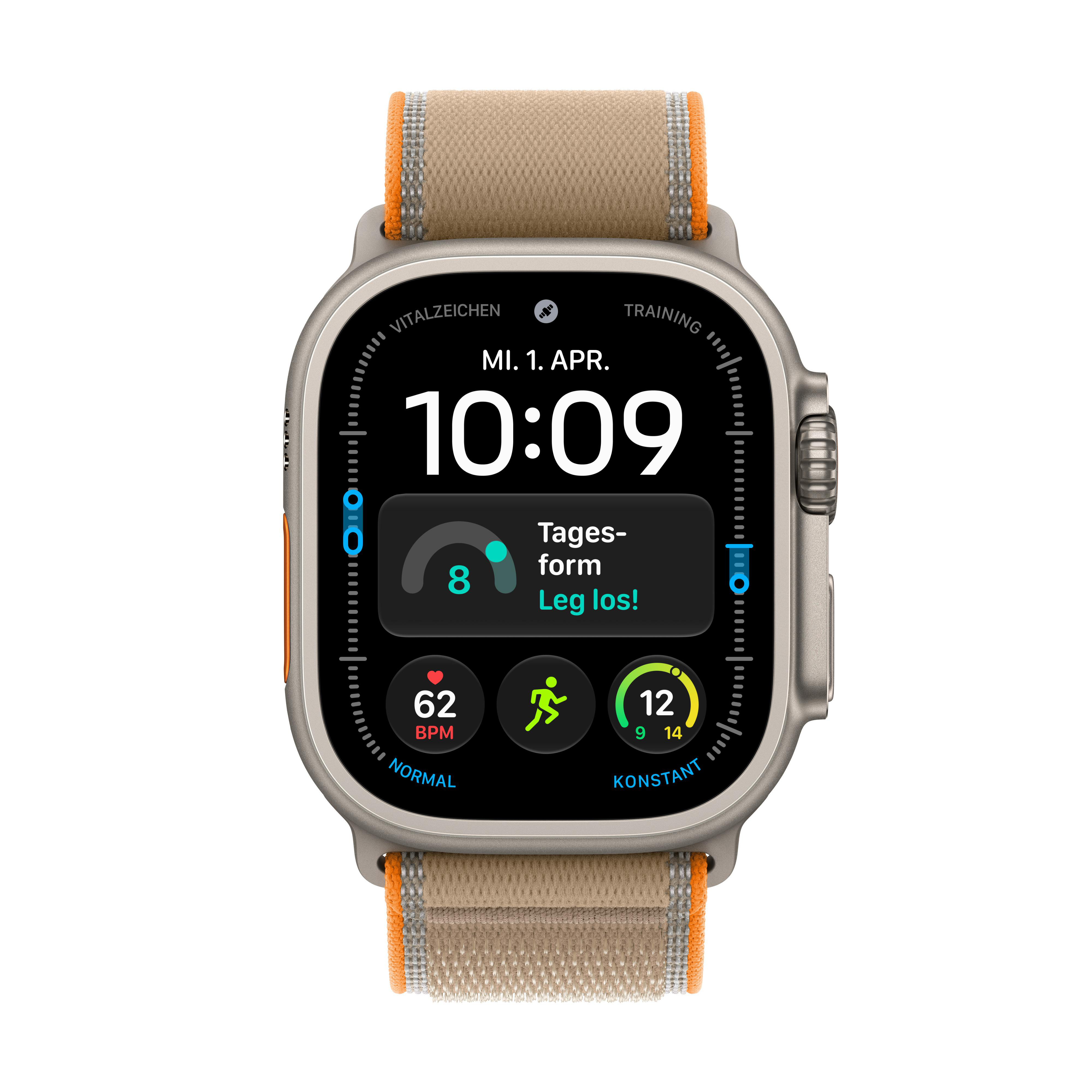 Eine Smartwatch mit braun-orangenem Armband zeigt ein Zifferblatt mit Uhrzeit und Fitnessdaten auf weißem Hintergrund.