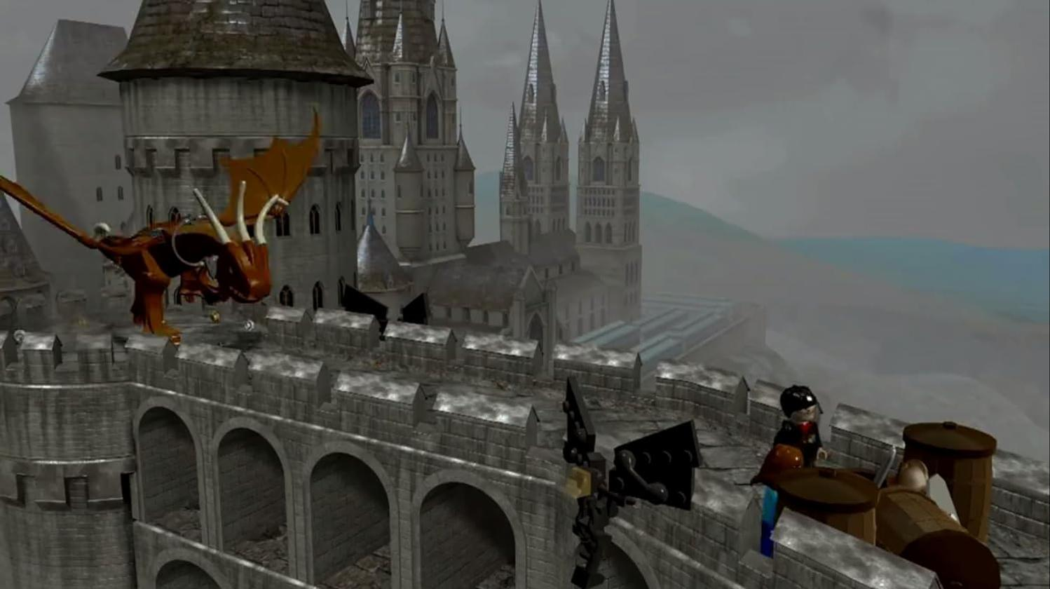 Lego-Figur reitet Drachen auf Burgmauer mit Schloss im Hintergrund.