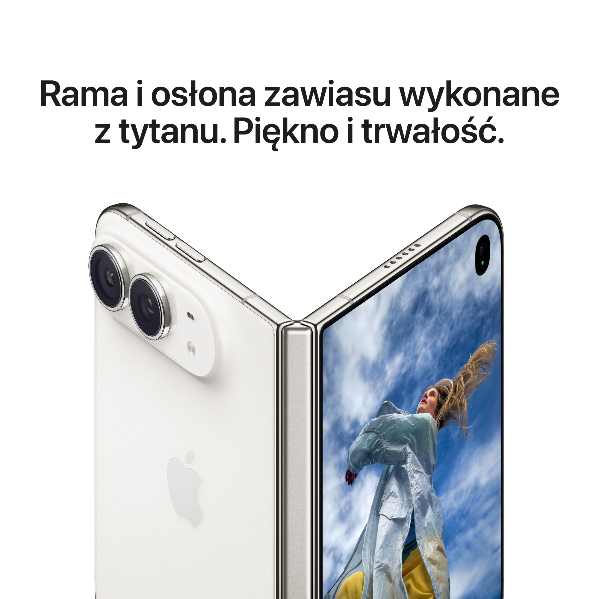 Składany smartfon w tytanowej srebrnej ramce z dwoma obiektywami z tyłu i ekranem.