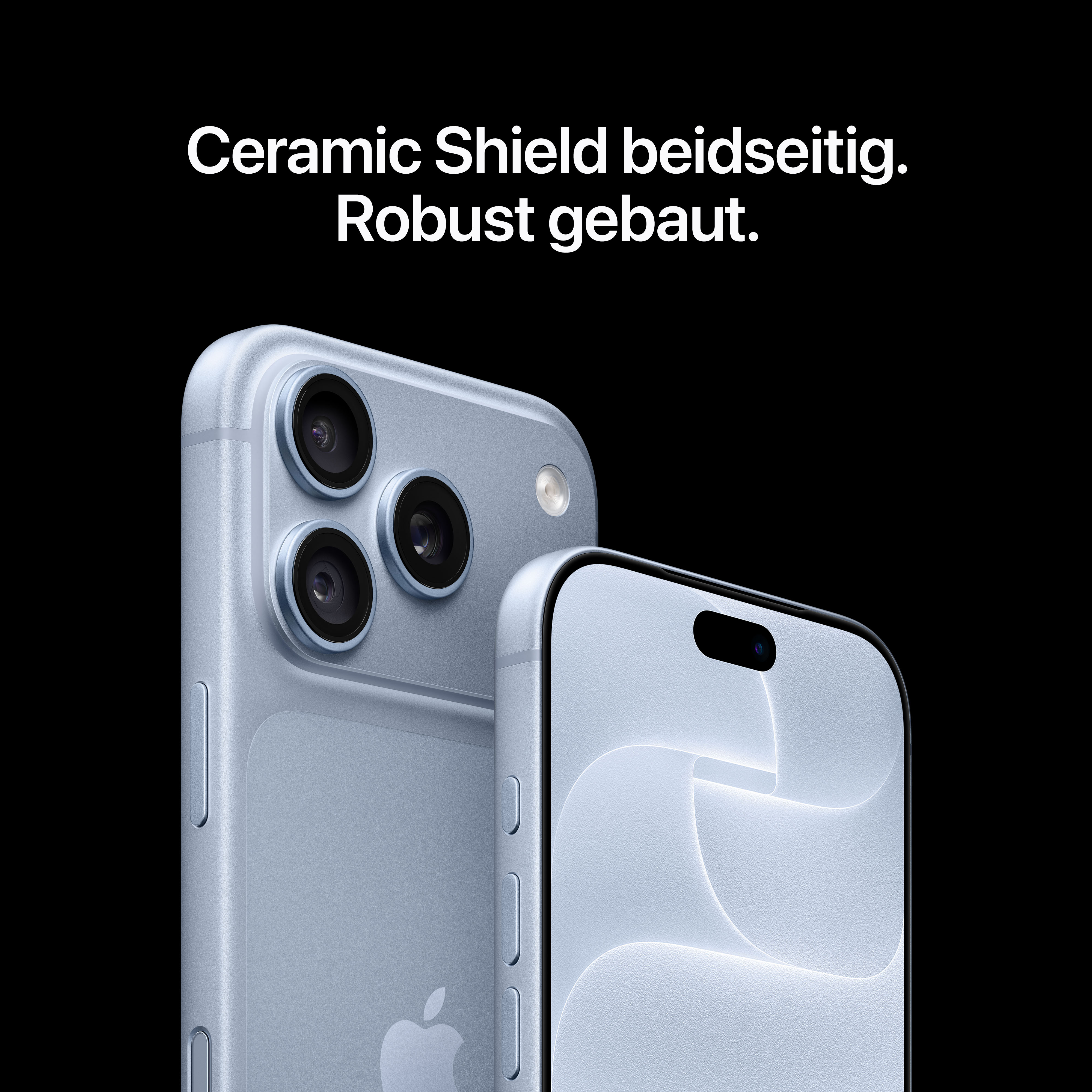 Zwei hellblaue Smartphones vor schwarzem Hintergrund mit Dreifachkamera und Display mit deutschem Text.